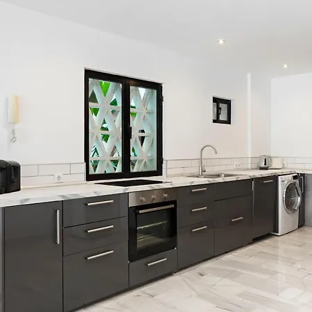 3 Bedroom In The Heart Of Puerto Banus Apartment *